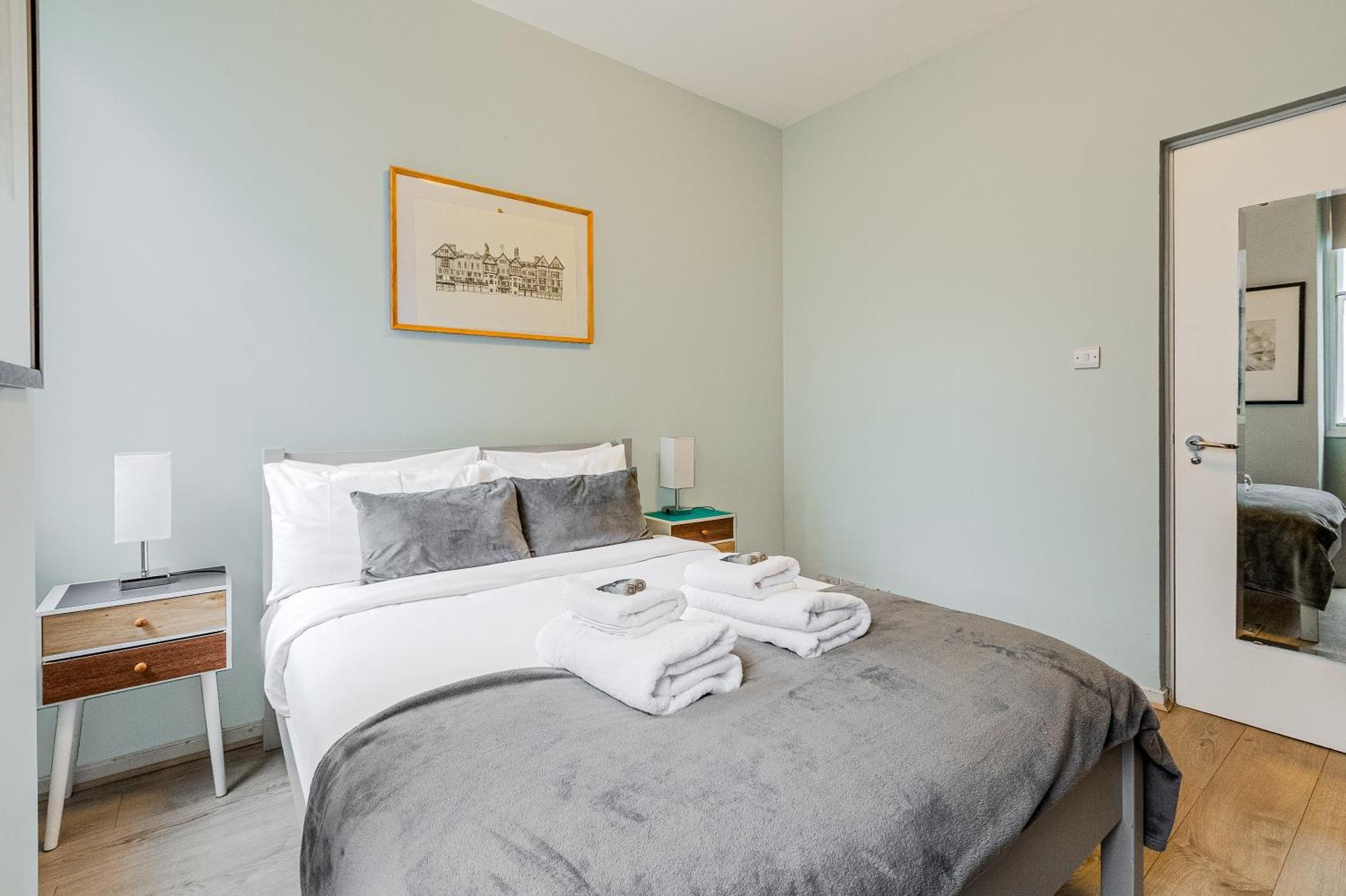 Stunning Central 2Br Flat Btw Soho & Covent Garden لندن المظهر الخارجي الصورة